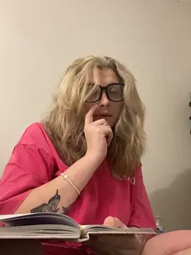 imkhloe online show from March 9, 2026, 12:14 am