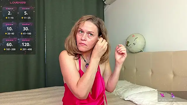 Snapshot of Lizacams chatting on July 9, 2026, 4:50 pm Lizacams online show from July 9, 2026, 4:50 pm