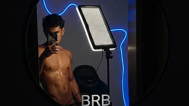 jossi12345j online show from April 17, 2026, 7:22 am