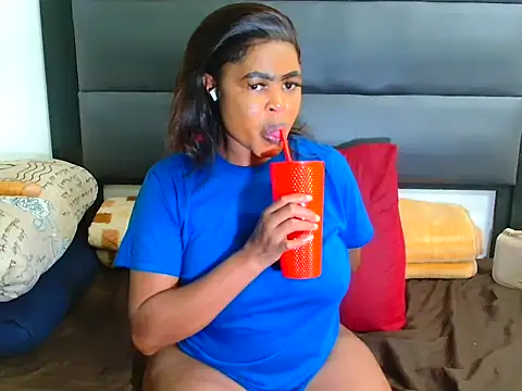 SpicyKittyxxx online show from April 1, 2026, 1:41 pm