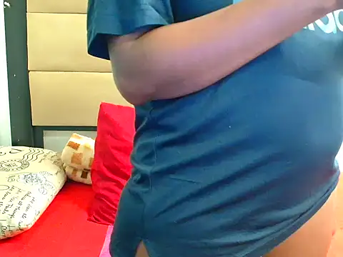 SpicyKittyxxx online show from April 16, 2026, 6:52 pm