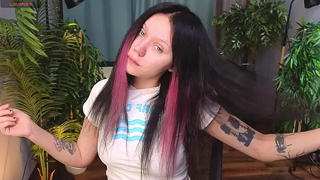 kittenlolla online show from March 25, 2026, 5:40 am