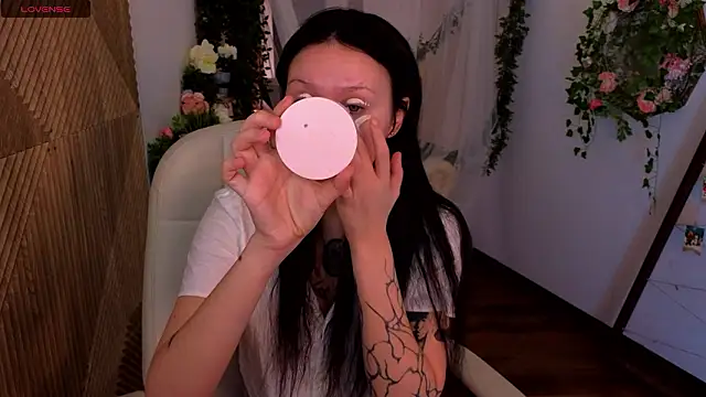 kittenlolla online show from March 11, 2026, 2:22 pm