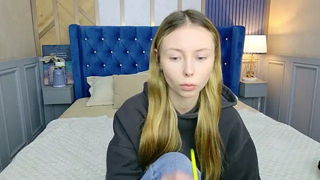 Tessa Cross online show from March 7, 2026, 5:36 am