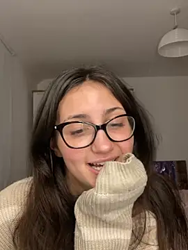 Snapshot of Ellamay06 chatting on March 2, 2026, 8:27 pm Ellamay06 online show from March 2, 2026, 8:27 pm