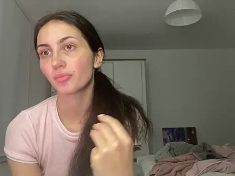 Snapshot of Ellamay06 chatting on March 4, 2026, 7:43 pm Ellamay06 online show from March 4, 2026, 7:43 pm