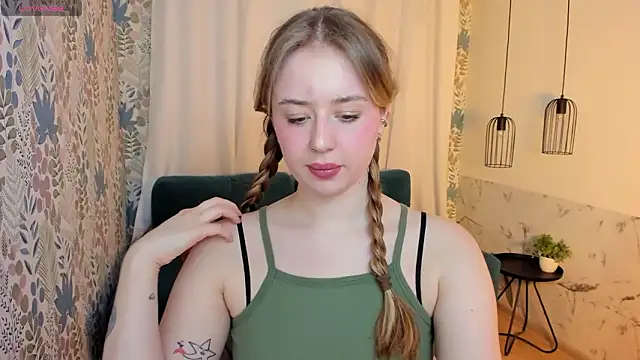 MargoPrettyMoon online show from March 5, 2026, 1:40 pm