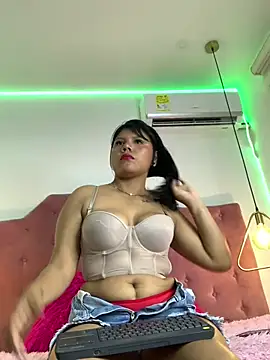 Zarahoneey  online show from March 3, 2026, 11:50 am