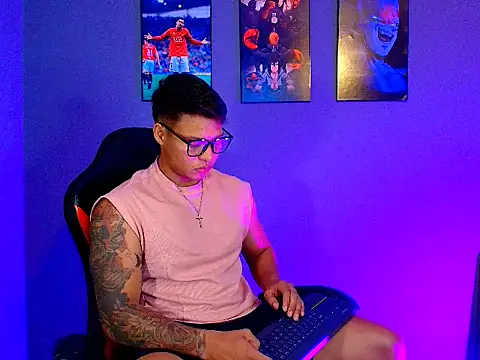 Snapshot of evan_greey01 chatting on April 17, 2026, 3:42 am evan greey01 online show from April 17, 2026, 3:42 am