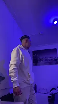 TitanNoir online show from April 18, 2026, 10:43 pm