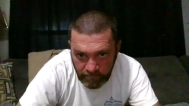 Snapshot of Beaededpainter chatting on July 8, 2026, 8:42 pm Beaededpainter online show from July 8, 2026, 8:42 pm