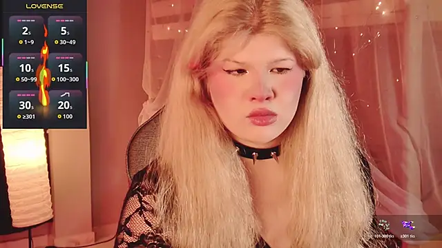 LilithNlsn online show from April 22, 2026, 2:40 am