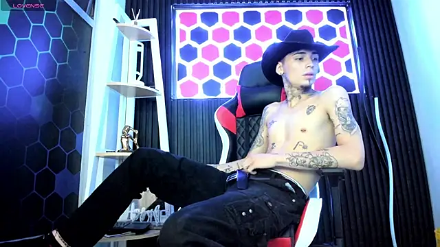 Max Hader  online show from March 13, 2026, 3:55 am