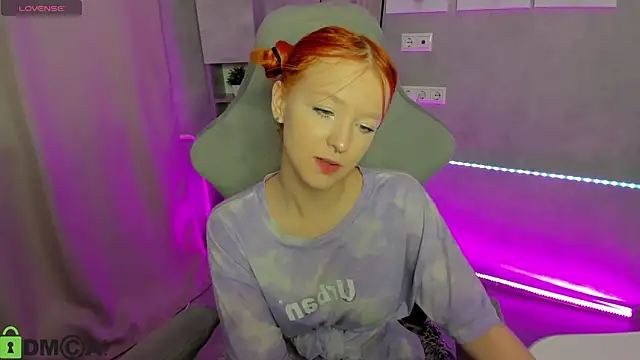 Emma Dusk online show from April 21, 2026, 1:42 am