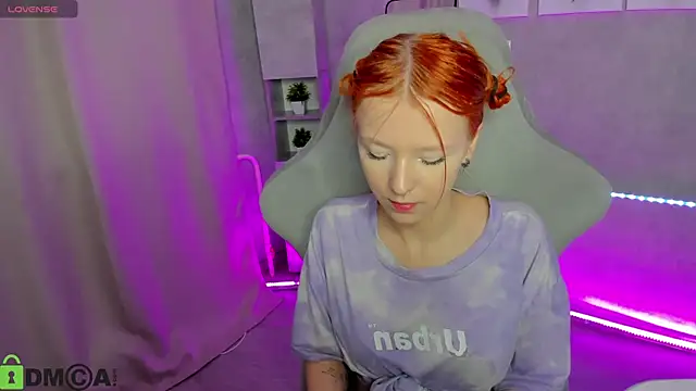 Emma Dusk online show from April 21, 2026, 3:02 am