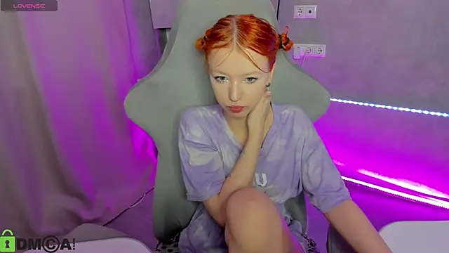 Emma Dusk online show from April 21, 2026, 1:07 am