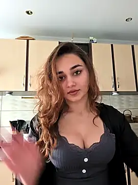 Snapshot of KatarinaHeaven chatting on May 8, 2026, 11:03 am KatarinaHeaven online show from May 8, 2026, 11:03 am