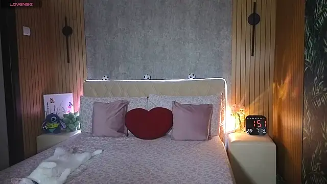 Snapshot of KatarinaHeaven chatting on July 18, 2026, 10:51 pm KatarinaHeaven online show from July 18, 2026, 10:51 pm