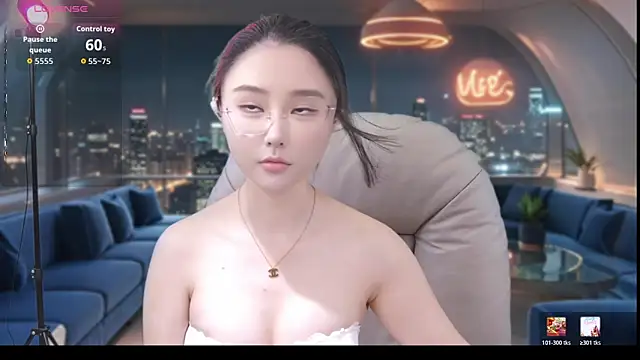 youyou-8 online show from June 12, 2026, 4:54 am