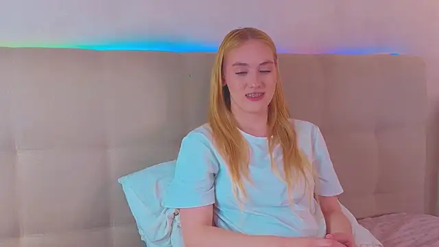 Snapshot of JenniferCamprell chatting on April 22, 2026, 7:09 pm JenniferCamprell online show from April 22, 2026, 7:09 pm