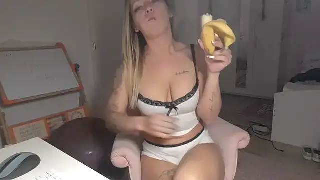 HiddenPearl online show from April 13, 2026, 8:35 pm