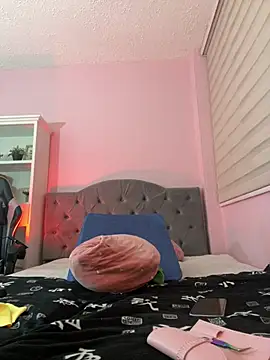 Franchezcaa  online show from April 10, 2026, 1:18 pm