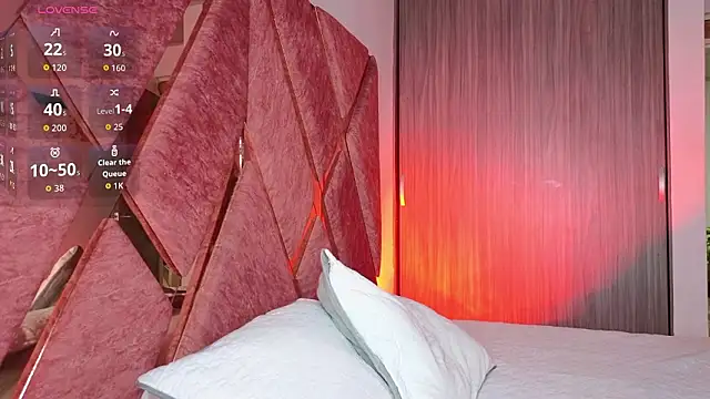 Emma Revees online show from March 17, 2026, 5:32 am