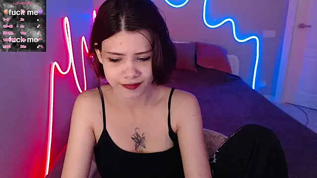 llittle-peachh online show from June 3, 2026, 7:53 am