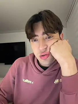 MatthewMoore  online show from April 19, 2026, 4:13 am