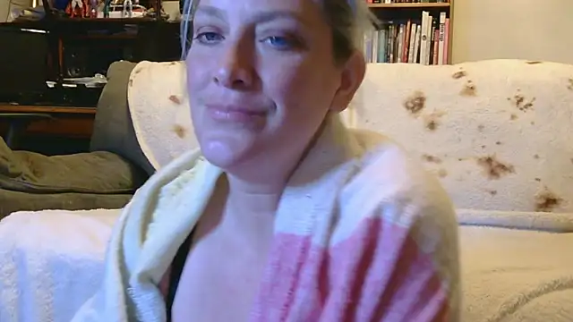 Snapshot of MistyMountains96 chatting on March 19, 2026, 3:06 am MistyMountains96 online show from March 19, 2026, 3:06 am