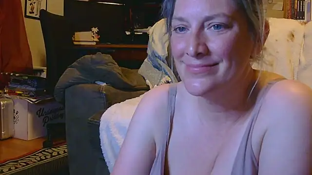 Snapshot of MistyMountains96 chatting on March 31, 2026, 4:14 am MistyMountains96 online show from March 31, 2026, 4:14 am