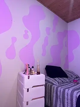 Emma Q0 online show from April 21, 2026, 2:51 am