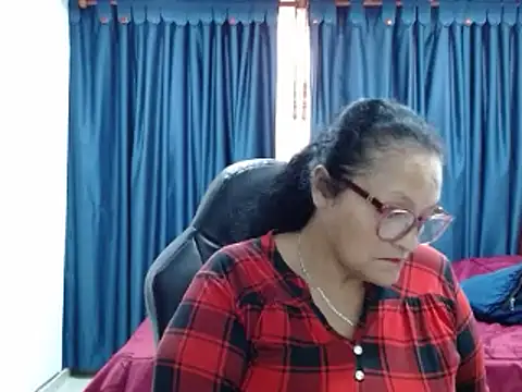  BellaNocturna online show from April 6, 2026, 6:09 pm