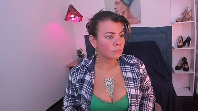 KiaraXMilf online show from March 13, 2026, 7:08 pm