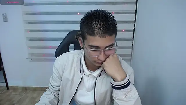  chloe 1 online show from April 15, 2026, 3:45 am