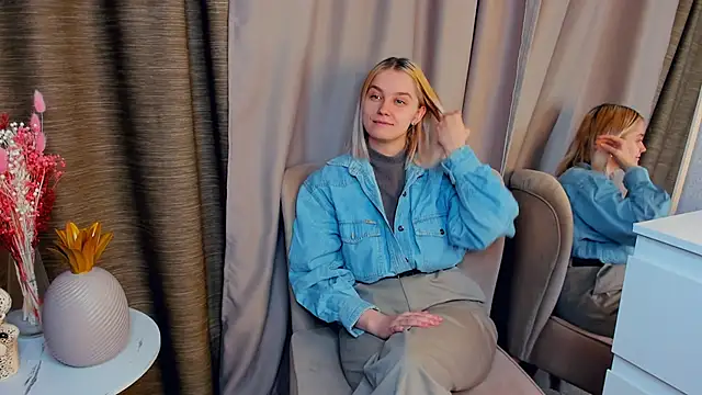 AveIinaStromain online show from March 5, 2026, 12:57 pm