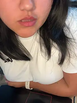 lunaluxe7 online show from March 26, 2026, 12:09 am