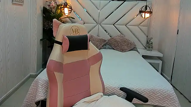 Akimmidoll  online show from March 5, 2026, 11:51 am