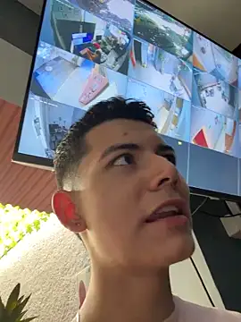 nicocrown online show from April 23, 2026, 6:42 pm