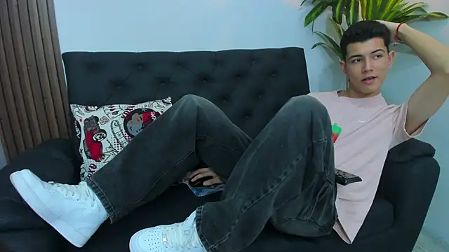 nicocrown online show from March 6, 2026, 8:04 pm