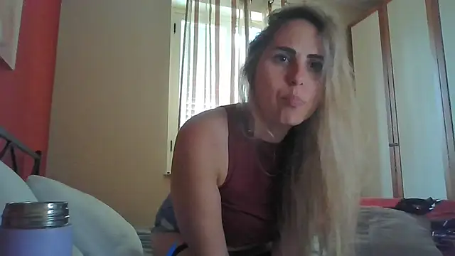 Emilyvuxa online show from May 1, 2026, 10:42 am