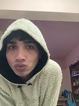 Lucasss2204 online show from April 11, 2026, 10:02 pm