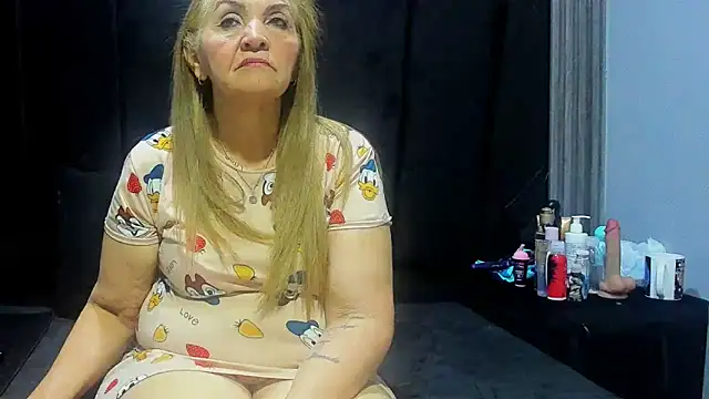 queenstarhy online show from May 3, 2026, 1:22 am