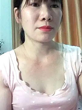 Snapshot of Bondgirl_9 chatting on April 8, 2026, 8:16 am Bondgirl 9 online show from April 8, 2026, 8:16 am