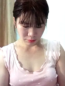Snapshot of Bondgirl_9 chatting on April 13, 2026, 9:41 pm Bondgirl 9 online show from April 13, 2026, 9:41 pm