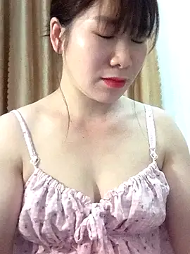 Snapshot of Bondgirl_9 chatting on April 19, 2026, 7:38 pm Bondgirl 9 online show from April 19, 2026, 7:38 pm