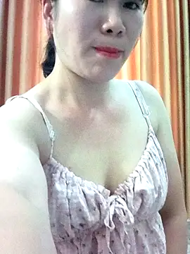 Snapshot of Bondgirl_9 chatting on May 8, 2026, 5:55 am Bondgirl 9 online show from May 8, 2026, 5:55 am