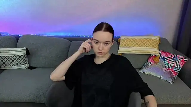 SunyLily online show from May 14, 2026, 6:32 am