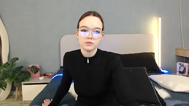 SunyLily online show from April 19, 2026, 6:03 am