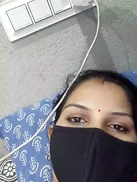 lovelypooja93 online show from July 13, 2026, 1:32 pm